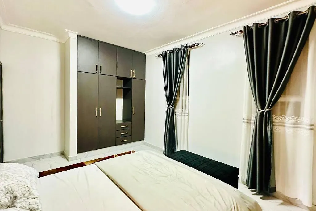 Naalya Estate Serenity House カンパラ アパート